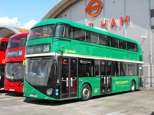 Arriva London LT2 LTZ1002