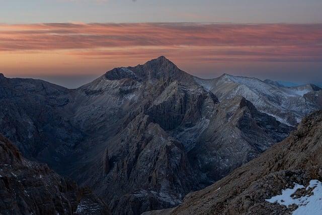 Politicians must confront lies used by populists, Starmer tells London summit – The Guardian