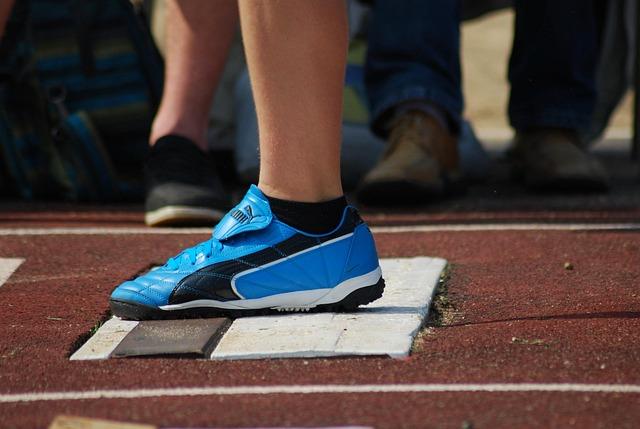 Track athlete chases down London phone thief and retrieves mobile – watch – London Evening Standard