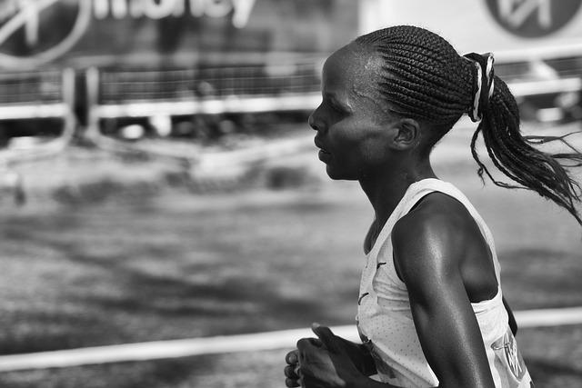 Swindon runner smashes personal best at London Marathon – Yahoo Sports UK