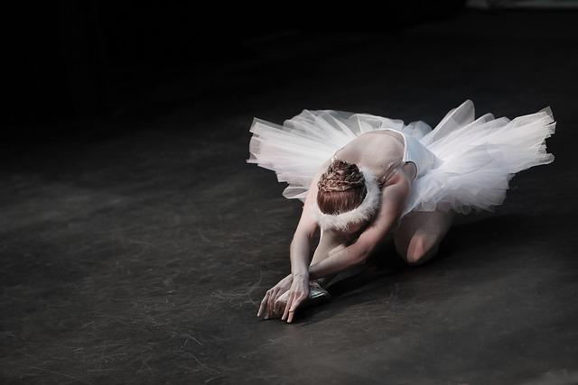 ‘Grace Pervades’ review — a highly theatrical vehicle for Ralph Fiennes and Miranda Raison – London Theatre