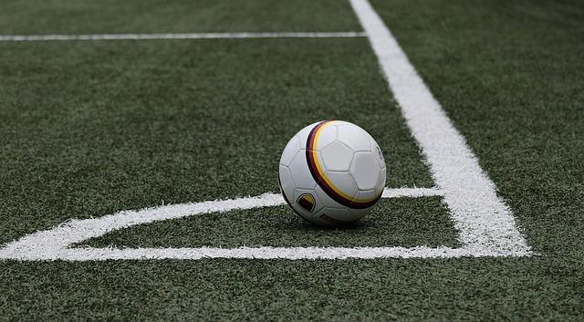 Chelsea target Xavi Simons lands in London for Tottenham talks – Yahoo Sports UK