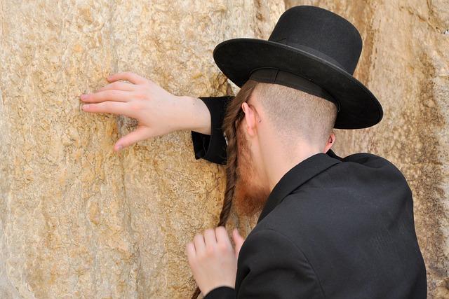 100 extra cops to protect London Jews – as police reveal rocks thrown at ambulance – London Evening Standard