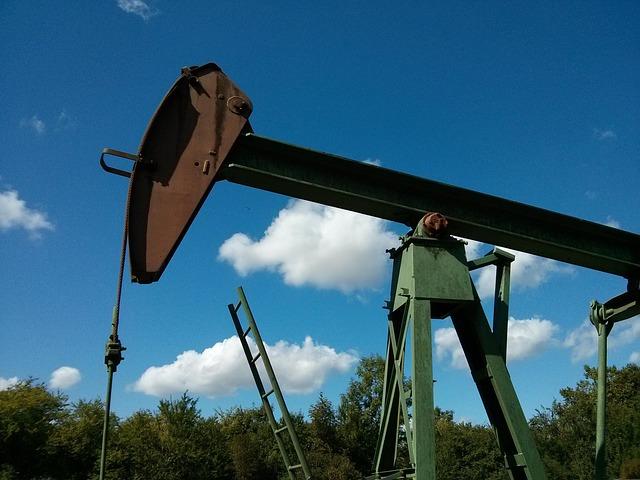 Oil extends decline amid de-escalation hopes – London Business News