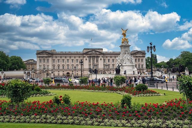 E-scooter collides with police officer outside Buckingham Palace – London Evening Standard