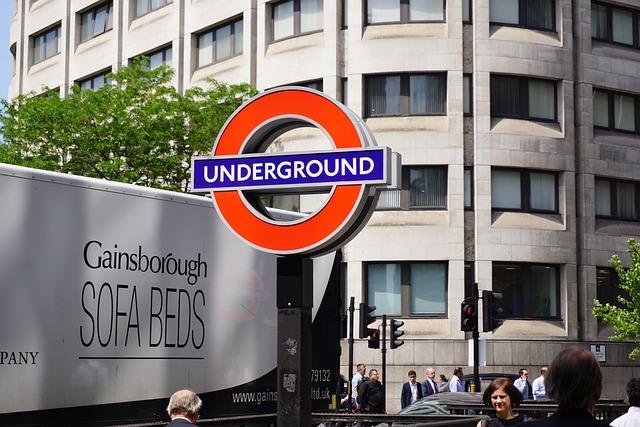 Eight London Underground Restrooms Get Vibrant Refurbs with Illustrated Tiles – thisiscolossal.com