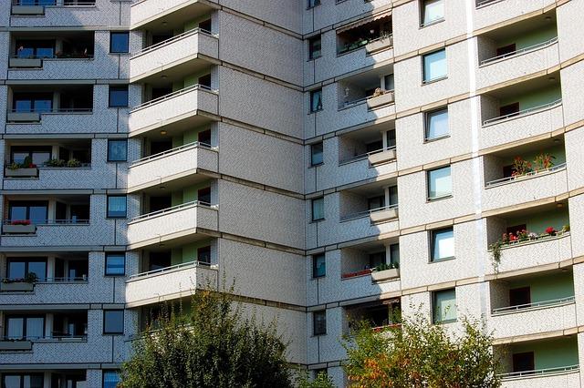 Residents outraged as west London flat block becomes fly-tipping hotspot – London Evening Standard
