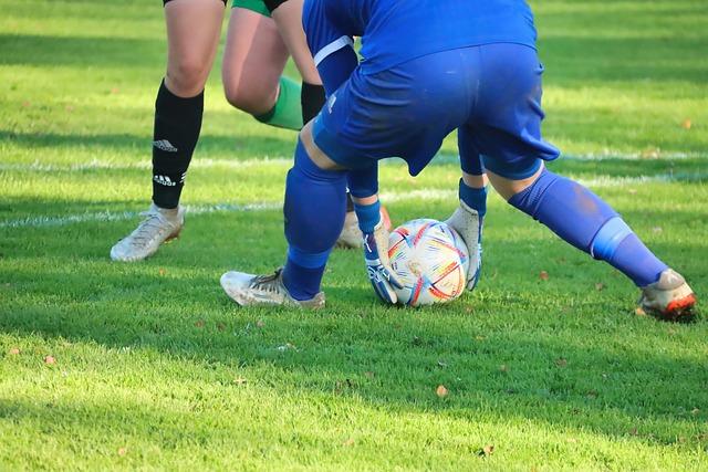 Mary Earps joins London City Lionesses: Former England goalkeeper returns to the WSL after PSG exit – Sky Sports
