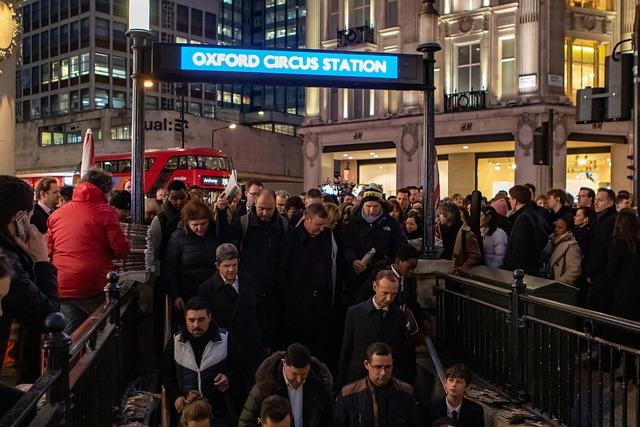 Police appeal after ‘sex assault’ on rush-hour London Tube train – London Evening Standard