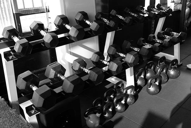 Man taken to hospital after ‘attacked with dumbbell’ on residential street – London Now