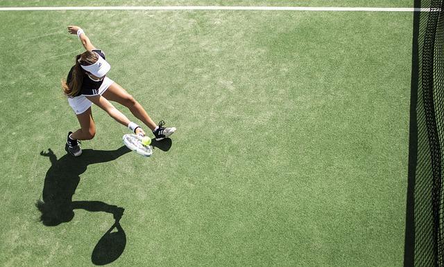Wimbledon kept its courts lush green as other London lawns browned in record heat – Yahoo Sports